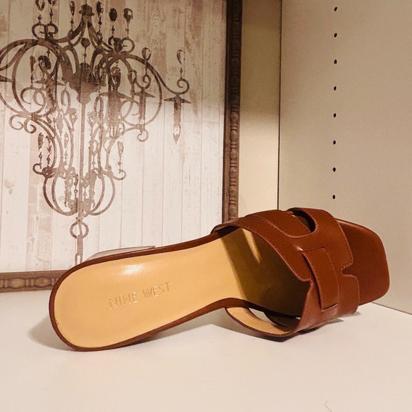 Elegant Nine West Brown Block Heel Sandals - Picture 6 of 6